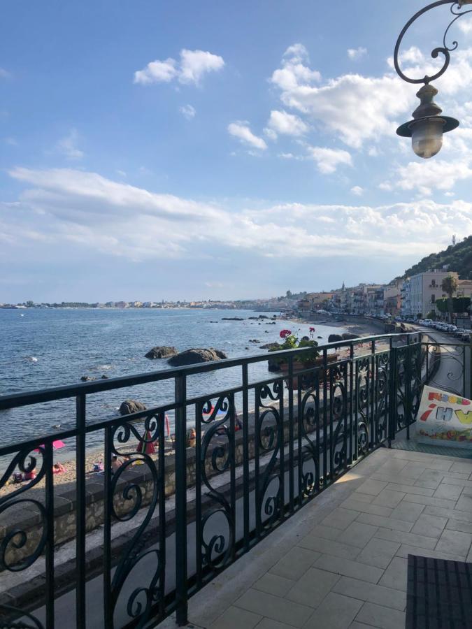 Hostel Beach House Giardini Naxos Eksteriør billede