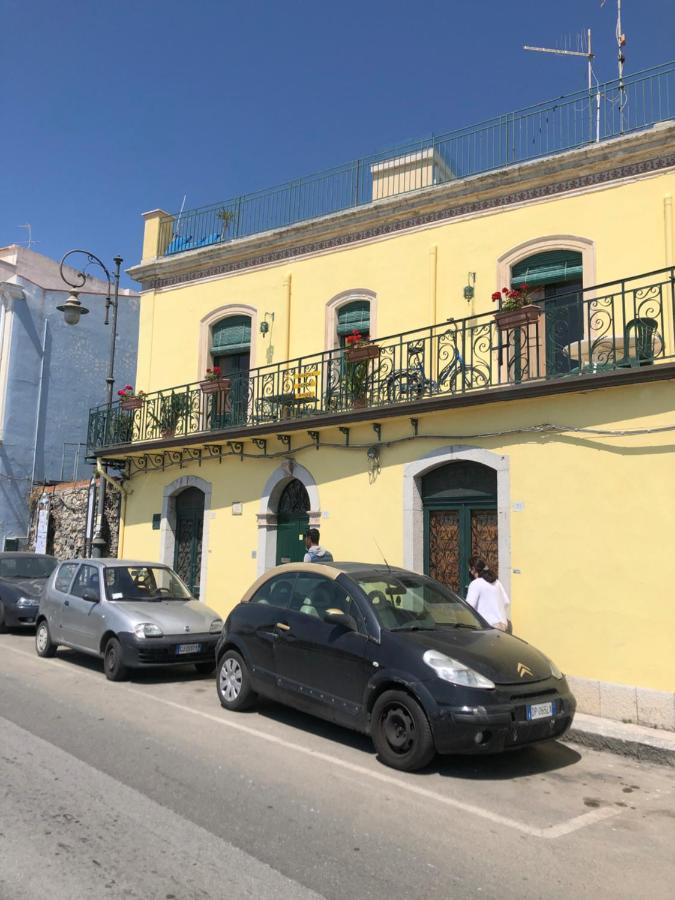 Hostel Beach House Giardini Naxos Eksteriør billede
