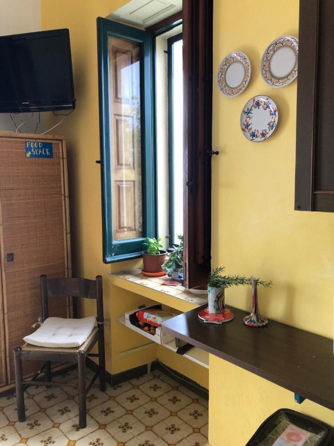 Hostel Beach House Giardini Naxos Eksteriør billede