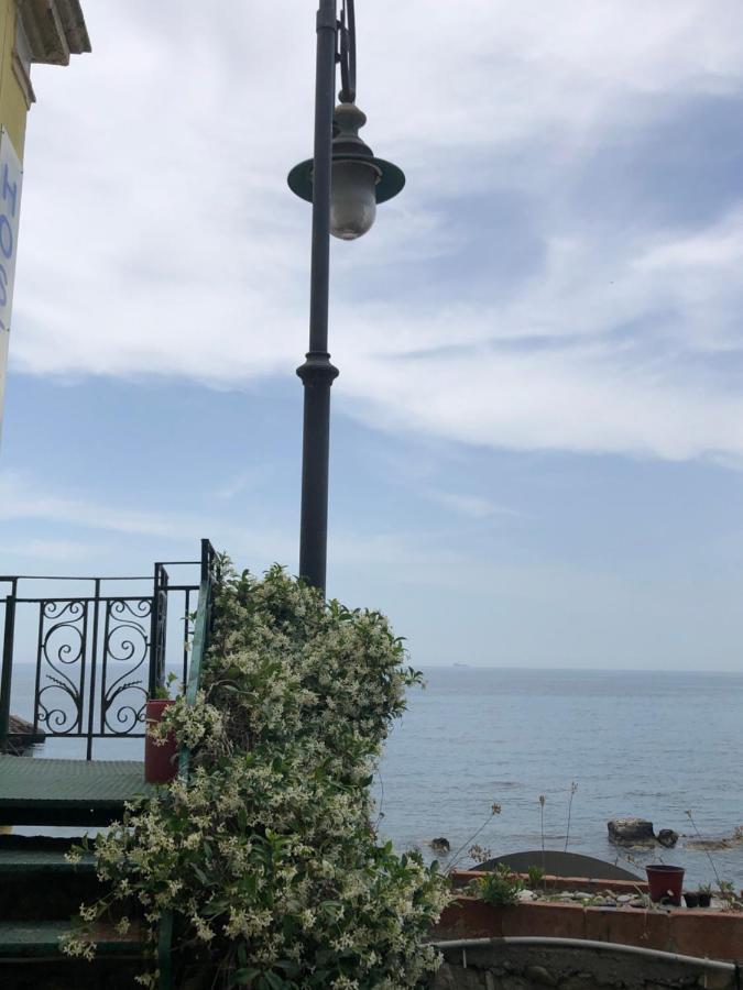 Hostel Beach House Giardini Naxos Eksteriør billede