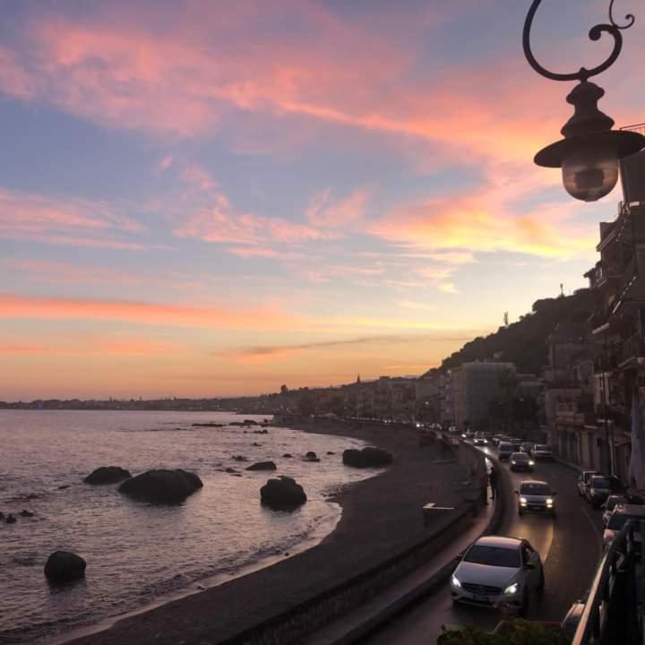 Hostel Beach House Giardini Naxos Eksteriør billede